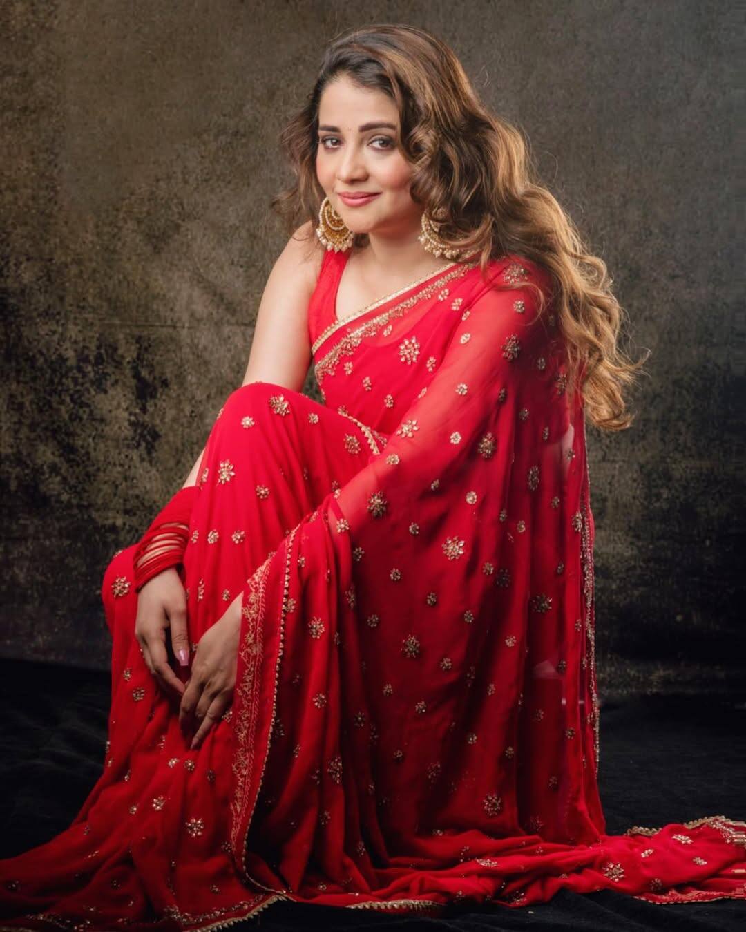 In Shri Krishna, Kanha's Radha was played by actress Shweta Rastogi. She was just 20 years old at that time. However, Shweta looks equally beautiful and glamorous today.