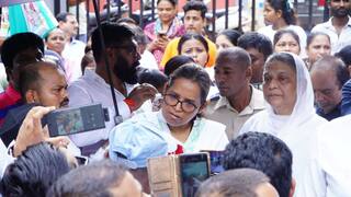 मालवणी टाउनशिप शाळेच्या खासगीकरणाविरोधात काँग्रेस आक्रमक, गरिबांना शिक्षणापासून वंचित ठेवण्याचं भाजपचे षडयंत्र; वर्षा गायकवाडांचा आरोप