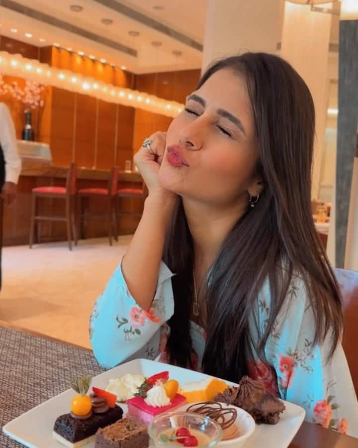 ‘तारक मेहता’ में रूपवति का रोल धरती भट्ट निभा रही हैं. जो सालों से एक्टिंग की दुनिया में सक्रिय हैं और कई हिट शोज में काम कर चुकी हैं.