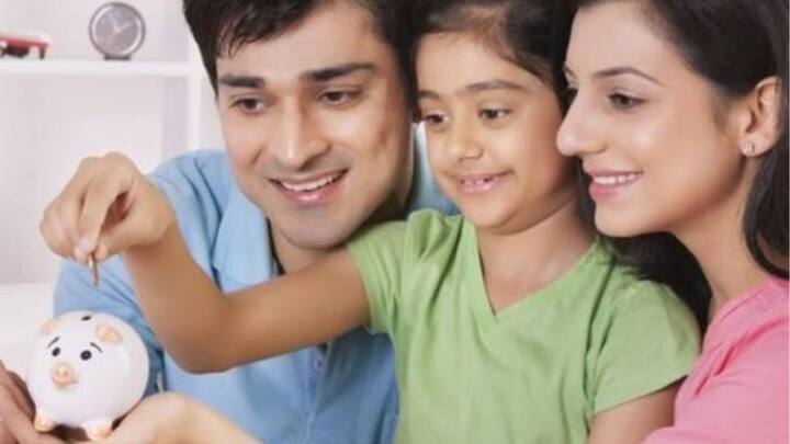 SIP vs PPF vs SSY: কেউ যদি বছরে ১.৫ লক্ষ টাকা করে জমান এবং টানা ২১ বছর ধরে এই বিনিয়োগ চালিয়ে যান তাহলে কোন স্কিমে কত রিটার্ন আসবে দেখে নেওয়া যাক।