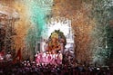 Lalbaugcha Raja 2025: लालबागच्या राजाचा दरबार सजला; रस्त्यावरील लोकही येता-जाता पाहत बसले, पाहा PHOTO