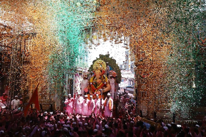 Lalbaugcha Raja 2025 येत्या  27 ऑगस्ट रोजी श्री गणरायाचे आगमन होत असून बाप्पाच्या स्वागतासाठी मोठ्या प्रमाणात तयारी सुरु आहे.