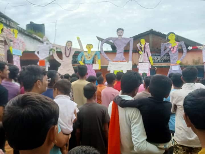 गावाच्या प्रमुख मार्गानं डीजे आणि वाद्याच्या तालावर वाजतगाजत मिरवणूक काढण्यात आली.