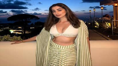 Raai Laxmi Photo: સાઉથ ફિલ્મ એક્ટ્રેસ રાય લક્ષ્મી દરેક વખતે બોલ્ડ લુક્સમાં કહેર વર્તાવે છે. એક્ટ્રેસની આ તસવીરોએ સોશિયલ મીડિયા પર ઘણી વખત આગ લગાવી છે.