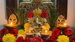 పూజా గృహంలో దీపం, అగరబత్తి , పువ్వులు ఉంచడానికి సరైన నియమాలేంటి?