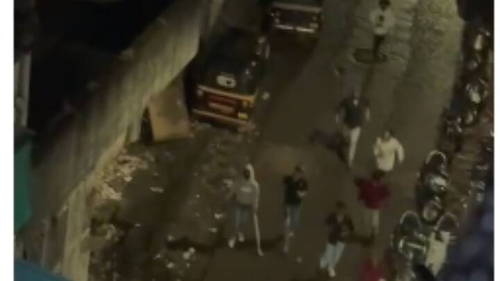 कोंढव्यातील मिठानगरमध्ये टोळक्याने वाहनांची तोडफोड करून दहशत माजवल्याची घटना समोर आली आहे.