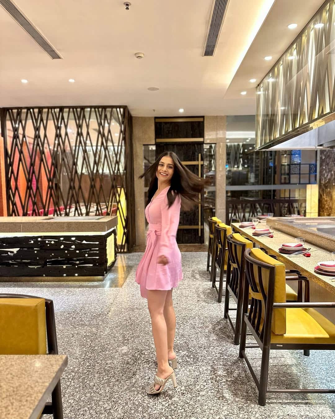Dharti Bhatt, who played a strong role in many shows, has now become Rupavati in 'Tarak Mehta'. Who have two children and husband are traders of saree.