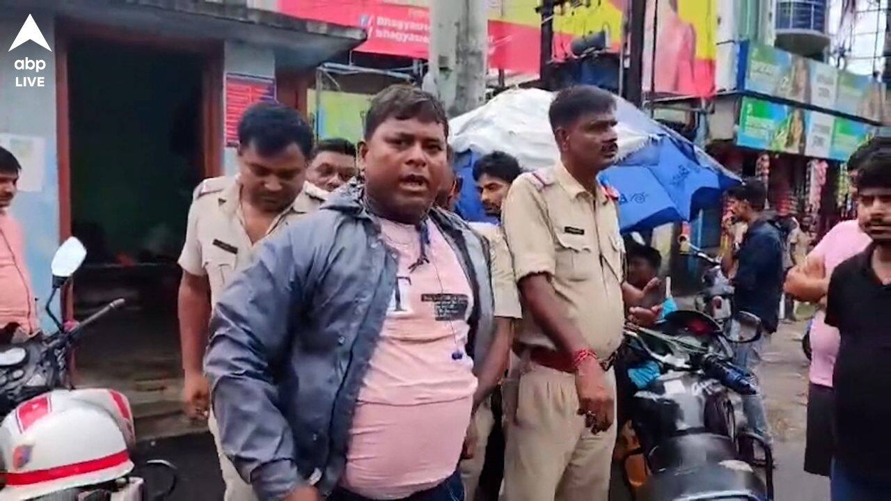 Murshidabad News: পাটবোঝাই মোটরভ্যান আটকানোয় ট্রাফিক পুলিশকে ঘুসি মারার অভিযোগ ! গ্রেফতার তৃণমূল নেতা