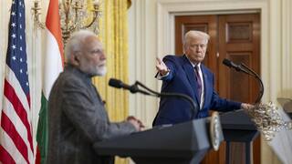 Indian Post : ट्रम्प यांच्या नवीन नियमाचा भारताला फटका, अमेरिकेकडे जाणारी टपाल सेवा तात्पुरती बंद, भारतीय पोस्टची घोषणा