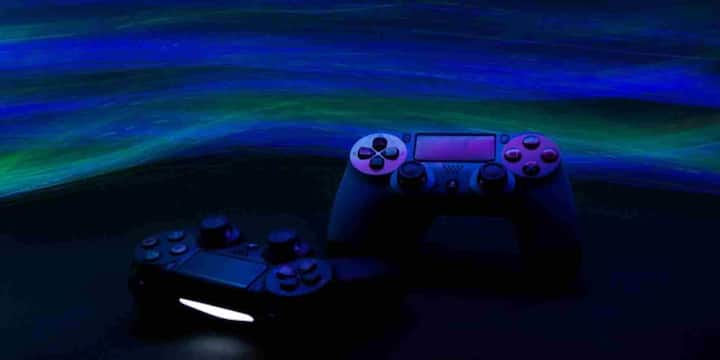 भारत में डिजिटल पेमेंट्स को नियंत्रित करने के लिए रिजर्व बैंक (RBI) और नेशनल पेमेंट्स कॉर्पोरेशन ऑफ इंडिया (NPCI) नियम बनाते हैं. अगर किसी ऐप या पेमेंट गेटवे की वजह से आपके पैसे फंस गए हैं और कंपनी रिफंड नहीं कर रही है तो आप RBI Ombudsman या NPCI से शिकायत कर सकते हैं. इससे मामला गंभीरता से लिया जाता है और आपके पैसे वापस मिलने की संभावना बढ़ जाती है.