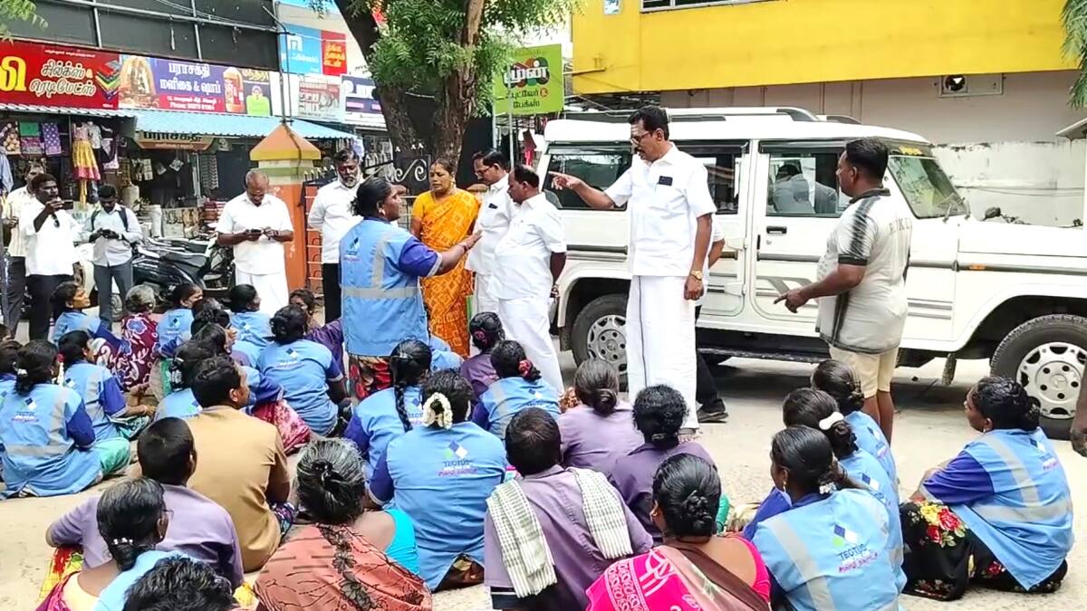 தூய்மை பணியாளர்களின் அடிமடியில் கை வைத்த கவுன்சிலர்கள் - சீர்காழியில் அதிர்ச்சி சம்பவம்