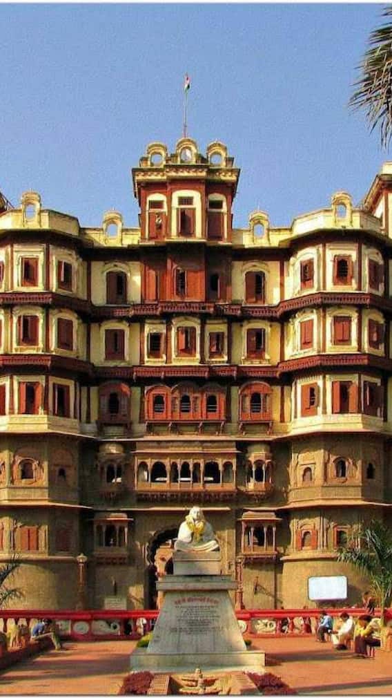 इंदौर का ये महल तीन बार जलाया गया, फिर भी शान से है खड़ा
