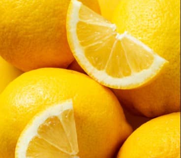 Lemon juice: Lemon contains natural bleaching agents that lighten the black spots of the skin. Applying it mixed with honey or rose water brightens the face.