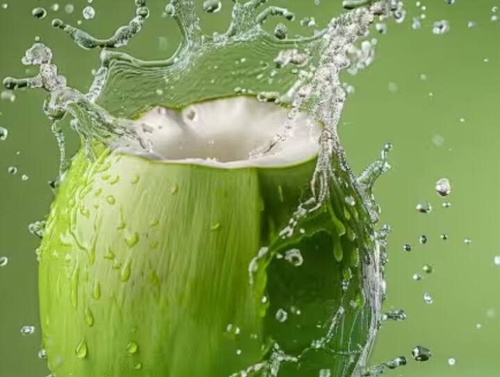 ਨਾਰੀਅਲ ਪਾਣੀ: ਸਰੀਰ ਨੂੰ ਹਾਈਡ੍ਰੇਟ ਰੱਖਣ ਲਈ ਨਾਰੀਅਲ ਪਾਣੀ ਸਭ ਤੋਂ ਵਧੀਆ ਵਿਕਲਪ ਹੈ। ਇਸ ਵਿੱਚ ਮੌਜੂਦ ਖਣਿਜ ਅਤੇ ਇਲੈਕਟ੍ਰੋਲਾਈਟਸ ਸਰੀਰ ਦੀ ਕਮਜ਼ੋਰੀ ਨੂੰ ਦੂਰ ਕਰਦੇ ਹਨ ਅਤੇ ਪਲੇਟਲੈਟਸ ਨੂੰ ਸਥਿਰ ਰੱਖਦੇ ਹਨ।