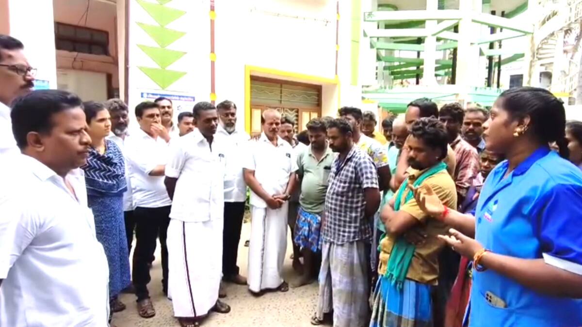 தூய்மை பணியாளர்களின் அடிமடியில் கை வைத்த கவுன்சிலர்கள் - சீர்காழியில் அதிர்ச்சி சம்பவம்