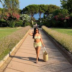 ब्रालेट और शॉर्ट्स में अवनीत कौर ने शेयर कर दी अब तक की सबसे ग्लैमरस तस्वीरें, फैंस बोले- उफ्फ कितनी हसीन हो