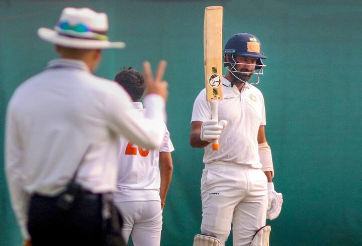 पुजाराने 2005 साली घरेलू क्रिकेटमध्ये पदार्पण केलं. त्यांचा पहिला सामना सौराष्ट्र आणि विदर्भ यांच्यातील रणजी ट्रॉफीचा होता. खास बाब म्हणजे त्याने फेब्रुवारी 2025 मध्ये गुजरातविरुद्ध खेळलेला सामना हा त्याच्या करिअरमधील शेवटचा फर्स्ट क्लास सामना ठरला.