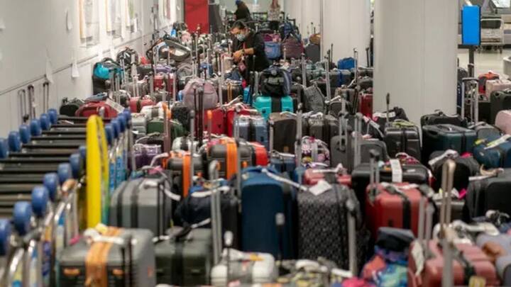 सफर के दौरान सामान खो जाना या खराब होना भी बड़ी समस्या है. लेकिन यहां नियम साफ कहते हैं कि एयरलाइन कंपनी नुकसान की जिम्मेदारी लेगी. यात्री को मुआवजा या भरपाई का अधिकार है और इसे कंपनी को मानना ही पड़ता है.