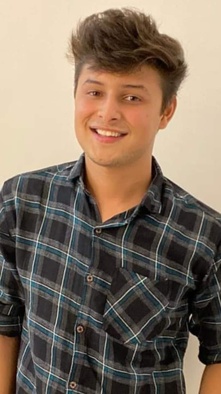 नीतीश भलूनी – ये शो में टप्पू का रोल निभाते हैं. जो टप्पू सेना के लीडर भी हैं. नीतीश को एक एपिसोड के लिए 20 हजार रुपए मिलते हैं.