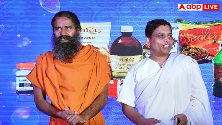 बाबा रामदेव की फिटनेस, योग और आहार संबंधी टिप्स अपनाकर आप समग्र स्वास्थ्य और खुशी पा सकते हैं. उनकी सलाह है कि योग को रोज़ाना जीवन में शामिल करें और सात्विक भोजन का पालन करके संतुलित और स्वस्थ जीवन जीएं.
