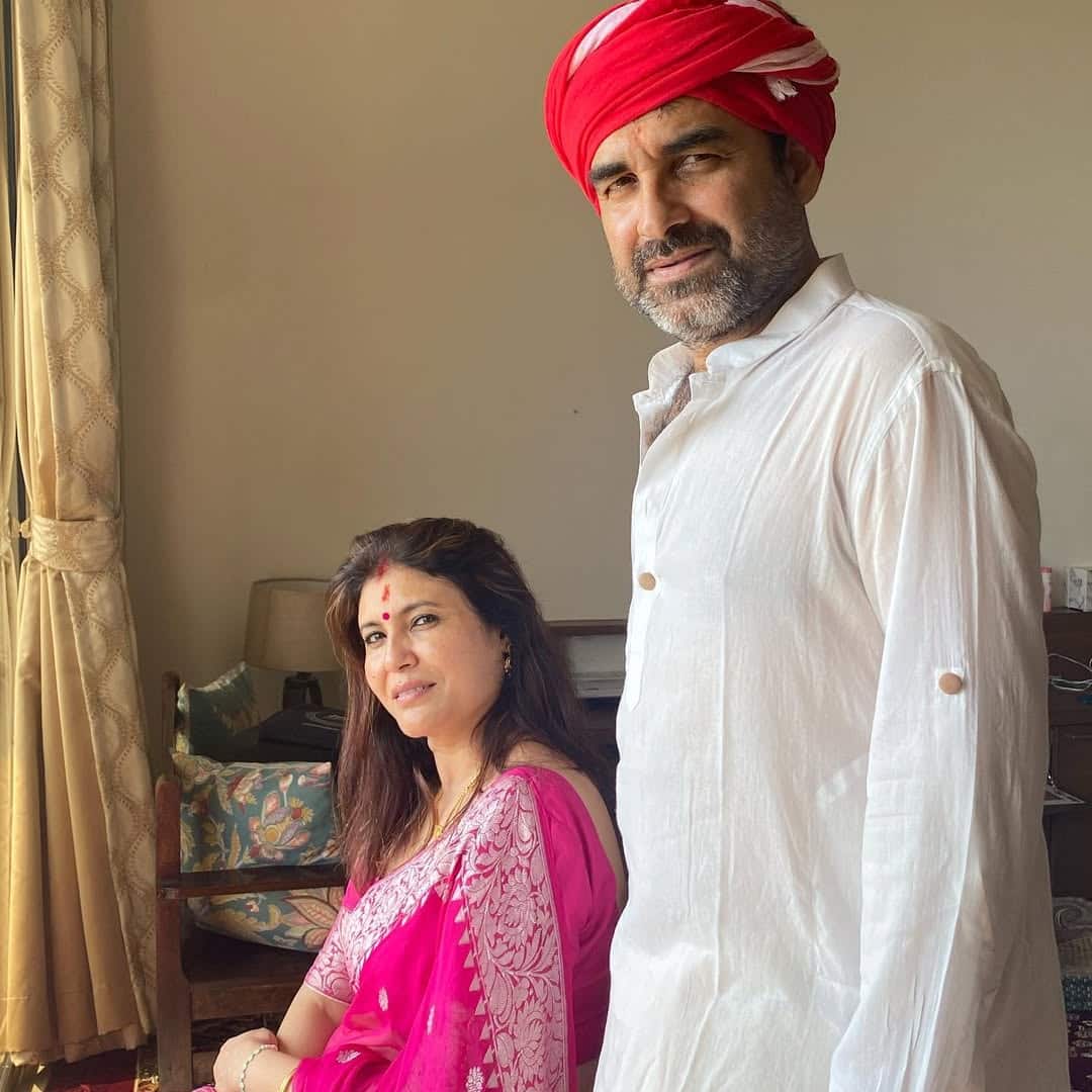 Mridula's husband has become a star today but she stays away from the limelight and lives a very simple life.
