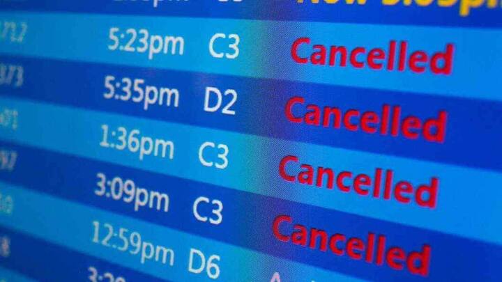 टिकट कैंसिल करने पर भी यात्री अक्सर ठगा हुआ महसूस करते हैं. लेकिन नियम यह कहते हैं कि रिफंड की कटौती तय सीमा से ज्यादा नहीं हो सकती. यात्री अपने अधिकारों के तहत रिफंड लेने की मांग कर सकता है और शिकायत दर्ज करा सकता है.