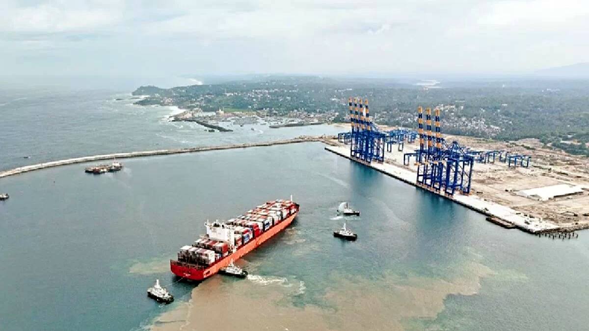 விழிஞ்ஞம் துறைமுகம்: இந்தியாவின் கடல்சார் கனவு நனவாகுமா? ரூ.1900 கோடி இழப்பைத் தடுக்கும் பொறியியல் அதிசயம்!