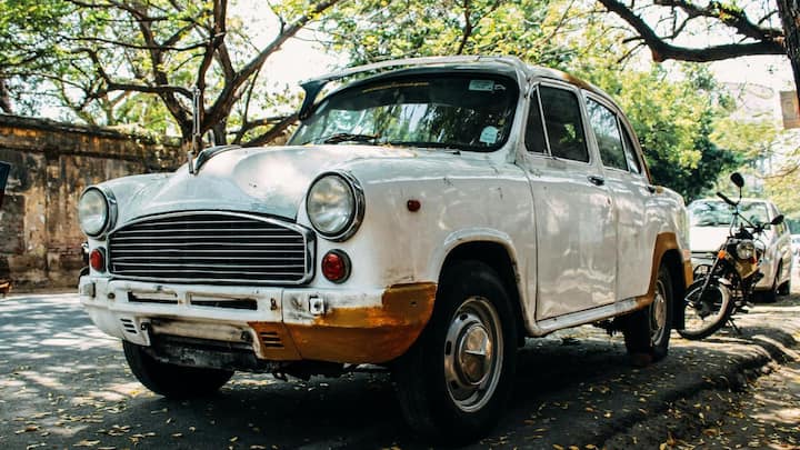 वहीं, 2000 सीसी या उससे अधिक के इंजन वाली कारें ज्यादा शक्ति प्रदान करती हैं, लेकिन ईंधन की खपत भी ज्यादा होती है.