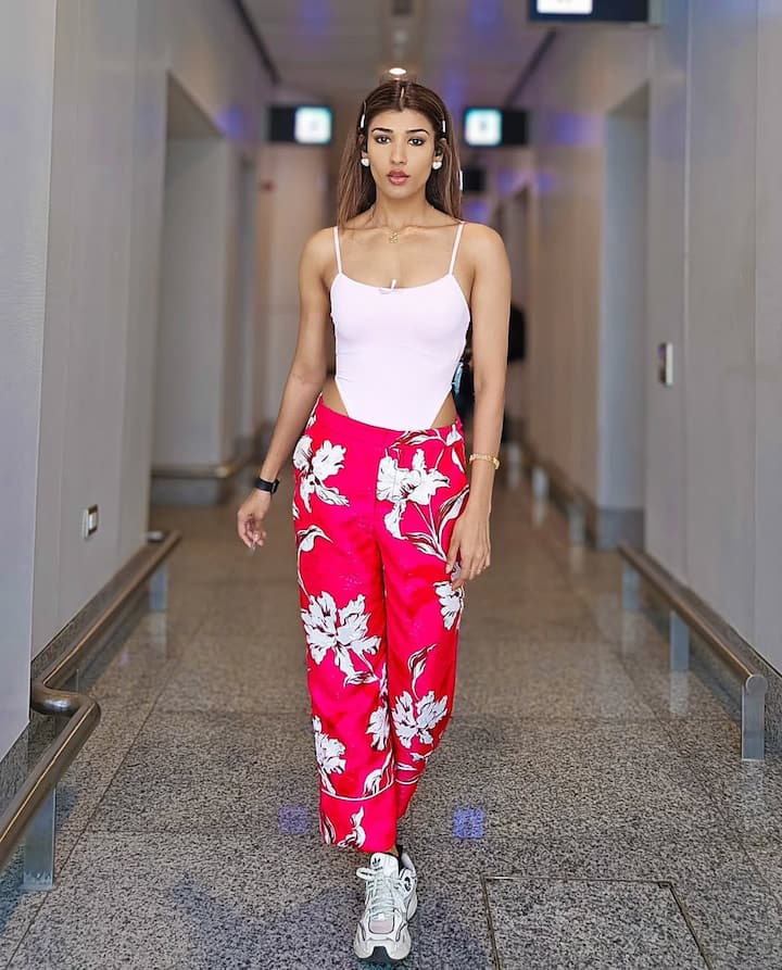 She also shares many fitness videos on her Instagram handle and is also in discussions for her amazing fitness. She has a good fan following on social media and through her videos, she motives people to follow fitness routine.