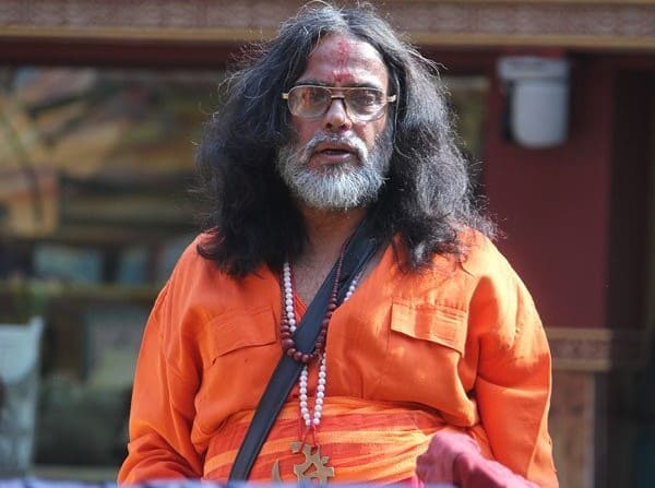 Swami Om's strange and shocking behavior in Bigg Boss 10 surprised everyone. During a task, he misbehaved in front of fellow contestants Bani J and Rohan Mehra. The incident created controversy in the show and in the end Swami Om had to be out of the show.