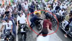 ਨੌਜਵਾਨ ਨੇ ਰਾਹੁਲ ਗਾਂਧੀ ਨੂੰ ਸਾਰਿਆਂ ਸਾਹਮਣੇ ਕੀਤਾ Kiss, ਸੁਰੱਖਿਆ ਗਾਰਡ ਨੇ ਫੜ੍ਹਕੇ ਮਾਰਿਆ ਥੱਪੜ, ਦੇਖੋ ਪੂਰੀ ਵੀਡੀਓ