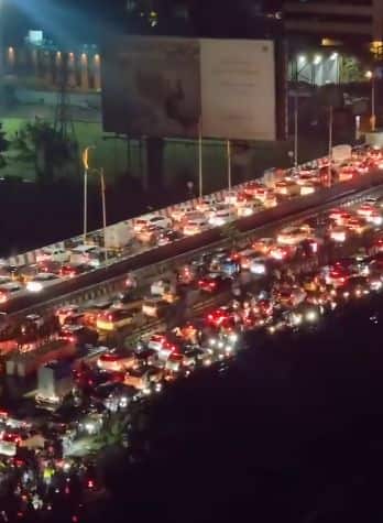 कल्याण-शीळ रोडवर 22 ऑगस्ट रोजी मोठ्या प्रमाणात वाहतूक कोंडी पाहायला मिळाली. तब्बल 4 ते 5 तास नागरिक वाहतूक कोंडीत अडकले होते.