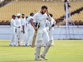 చతేశ్వర్ పుజారా ఫస్ట్ క్లాస్ క్రికెట్లో అత్యధిక డబుల్ సెంచరీలు సాధించిన భారత బ్యాటర్. అతను తన కెరీర్లో మొత్తం 18 డబుల్ సెంచరీలు చేశాడు. ఓవరాల్ జాబితాలో పుజారా నాల్గవ స్థానంలో ఉన్నాడు. మొదటి స్థానంలో డాన్ బ్రాడ్‌మన్ ఉండగా.. ఆయన పేరిట 37 డబుల్ సెంచరీలు ఉన్నాయి.