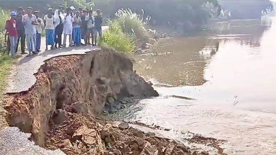 मंडी में फोरलेन निर्माण की लापरवाही, बारिश ने खोली कंपनी की पोल, ग्रामीणों का जीना मुहाल मंडी में फोरलेन निर्माण की लापरवाही, बारिश ने खोली कंपनी की पोल, ग्रामीणों का जीना मुहाल