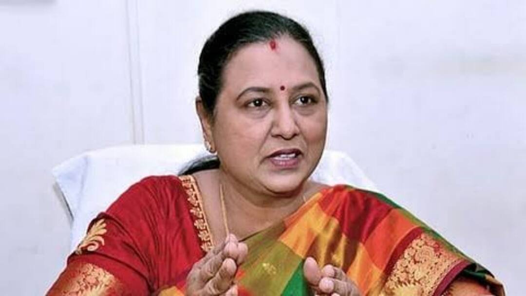 Premalatha Vijayakanth Takes Vijay Using Vijayakanth Photo in Madurai Maanadu TNN கேப்டன் வாக்குகளை விஜய் பெற நினைக்கிறாரா ? பிரேமலதா விஜயகாந்த் சொன்ன பதில்