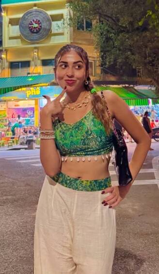 અભિનેત્રી રૂમાની વિયેતનામની ગલીઓમાં મોજમસ્તી