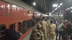Konkan Railway Ganpati: कोकणात जाण्यासाठी ठाणे रेल्वे स्थानकांवर प्रचंड गर्दी, 24 तास आधीपासून रांगा