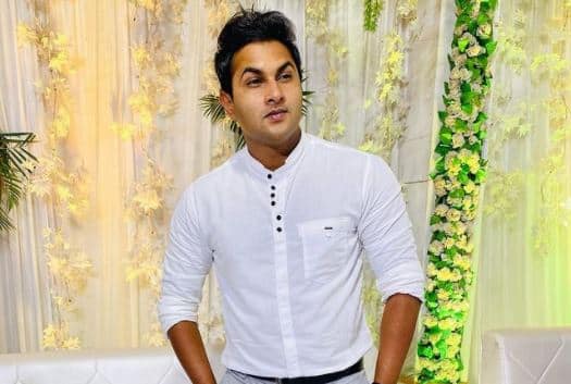 अजहर शेख -  अजहर शो में पिंकू का रोल निभा रहे हैं. वो 17 सालों से तारक मेहता का हिस्सा है. कोईमोई की एक रिपोर्ट के अनुसार प्रति एपिसोड उनकी फीस करीब 10 हजार रपए है.