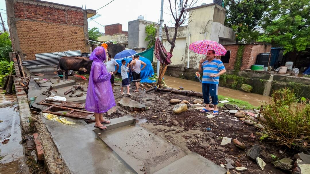 Heavy Rain Hits Jammu & Kashmir, Sahar Khad Bridge Damaged, IMD Warns Of Flash Floods Heavy Rain Hits Jammu & Kashmir, Sahar Khad Bridge Damaged, IMD Warns Of Flash Floods