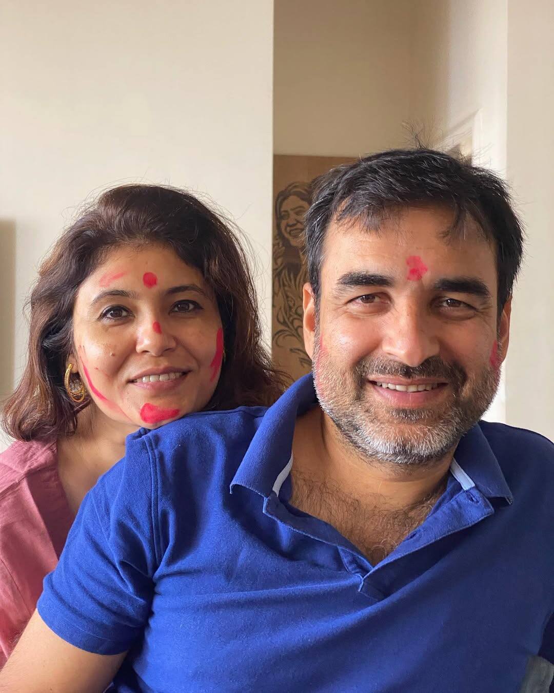 Pankaj Tripathi, who once started his career with a side role, is a famous star of the Bollywood industry today. The actor is married to Mridula Tripathi.
