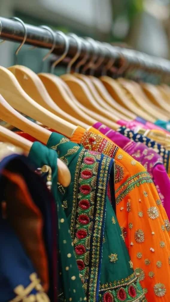 खूबसूरती में निखार लाते हैं MP के ये साड़ी बाजार – हर लड़की को करनी चाहिए एक बार शॉपिंग!