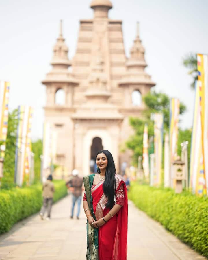 तान्या ने सोशल मीडिया पर उस वक्त सबसे ज्यादा सुर्खियों बटोरी थी. जब वो महाकुंभ पहुंची थी. वहां हुई भगदड़ में तान्या की टीम ने लोगों की खूब मदद की थी.