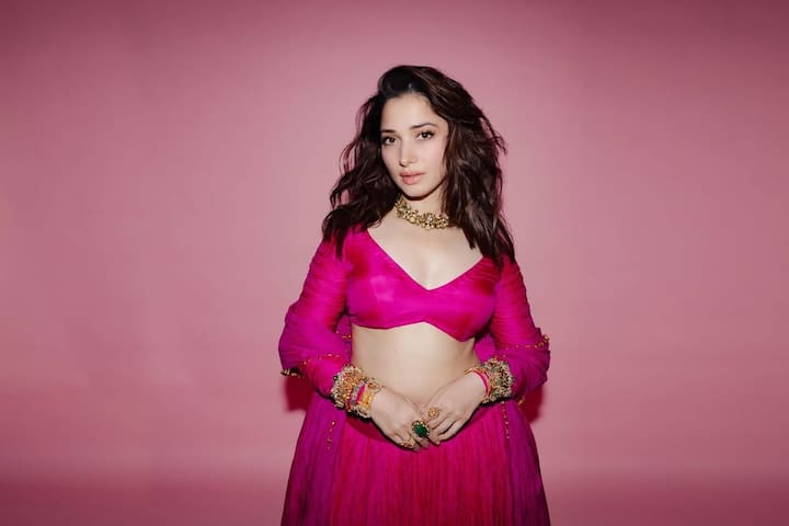 In this picture, the actress is wearing a traditional outfit of pink color. He has carried it with full sleeves blouse and matching skirt. Open wavy hair and nude makeup are highlighting their natural beauty. In this look, she looks quite simple, cute and charming.
