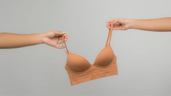 It took a long time for the bra to arrive in India. After about 50 years, it reached India and gradually became an important part of women's lives.