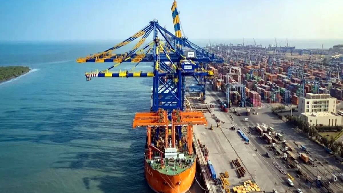 விழிஞ்ஞம் துறைமுகம்: இந்தியாவின் கடல்சார் கனவு நனவாகுமா? ரூ.1900 கோடி இழப்பைத் தடுக்கும் பொறியியல் அதிசயம்!