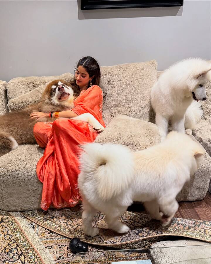 The duo danced with fans to their hit song from the movie while interacting with the crowd.