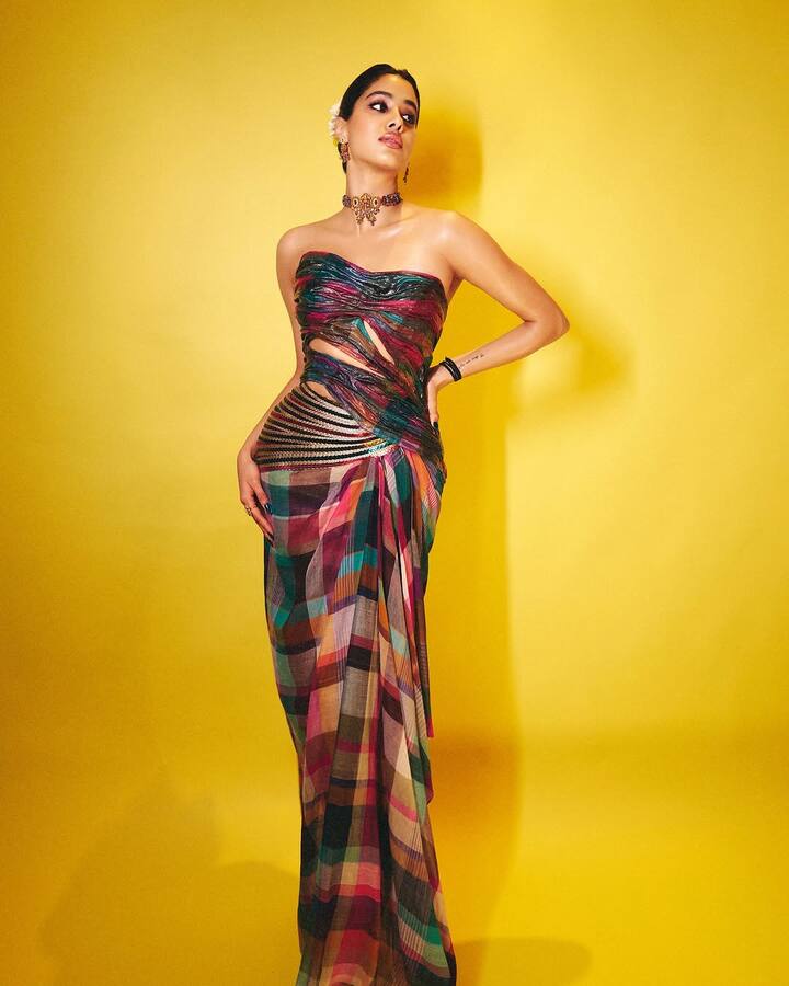 Janhvi Kapoor wore a classy saree with minimal accessories and makeup throughout the promotional tour.