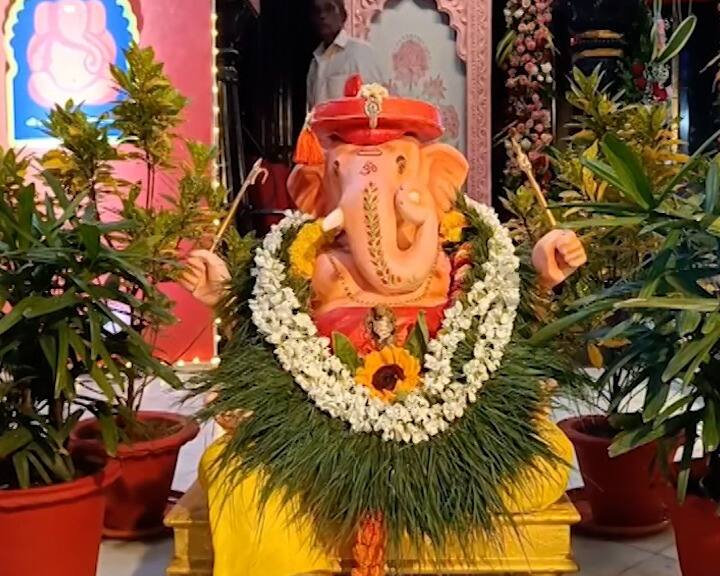 पंचायतन संस्थानच्या गणेशाची चतुर्थीच्या चार दिवस आधी प्रतिष्ठापना होते.