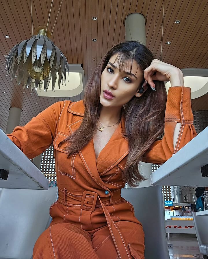 Now she is seen as a contestant in Bigg Boss 19. Fans are hopeful that they will win the hearts of all people with their strong personality and glamorous style.