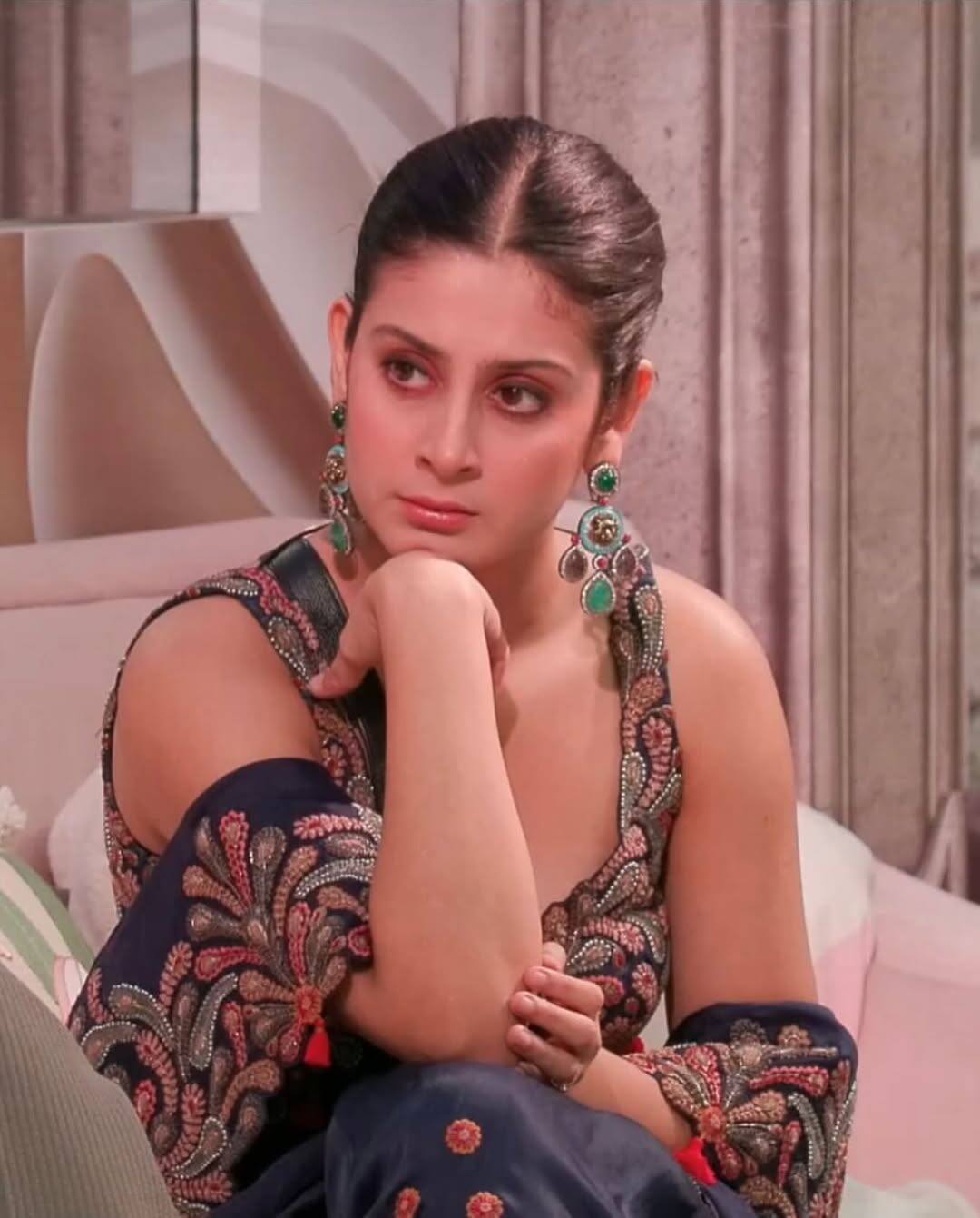 Isha Malviya's personal life made the most headlines in Bigg Boss 17. His ex-boyfriend Abhishek Kumar was also present on the show, which made the atmosphere more interesting. The drama grew further when Isha's boyfriend Samarth Jurael entered the show. After this, this love triangle created a big controversy, especially when Abhishek slapped Samarth to taunt his mental health.